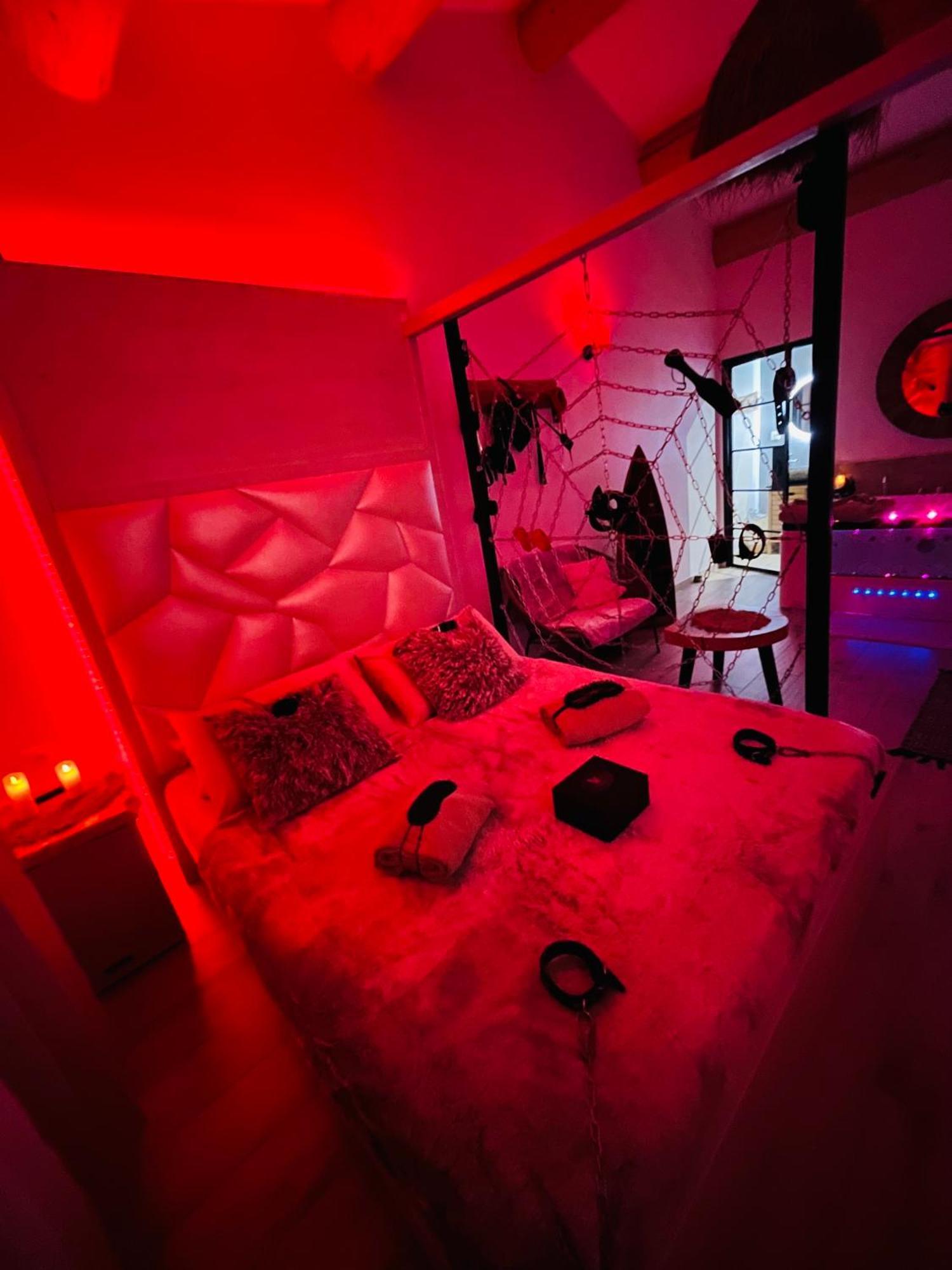 Villa Cocoon - Love Room Cocooning & 50 Nuances Cuges-les-Pins Exterior photo